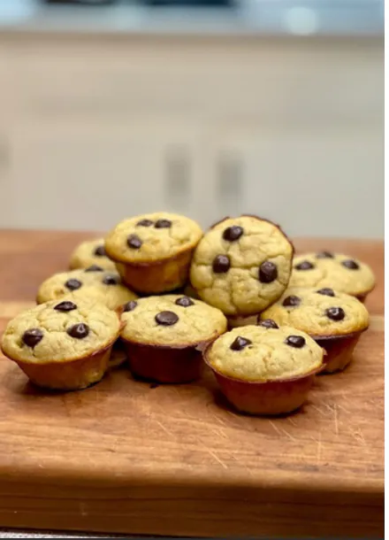 HIGH-PROTEIN BANANA BREAD MINI MUFFINS