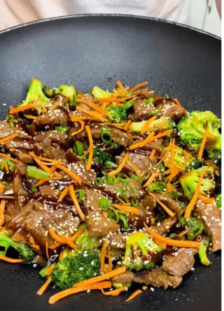 STEAK AND BROCCOLI STIR-FRY