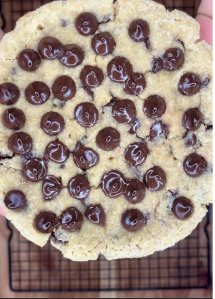 HIGH-PROTEIN XL CHOCOLATE CHIP COOKIE