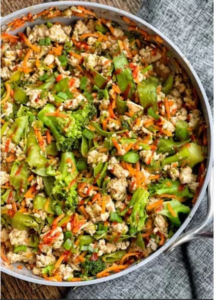 SEASONED TURKEY AND STIR-FRY VEGETABLES