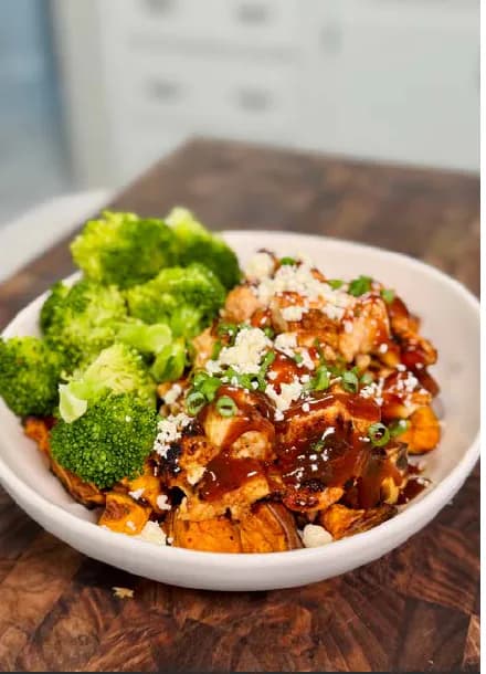 BBQ CHICKEN & SWEET POTATO BOWLS
