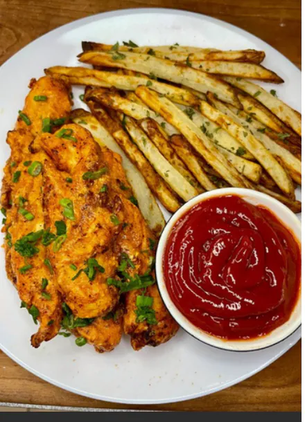 HIGH-PROTEIN BUFFALO CHICKEN WITH FRIES
