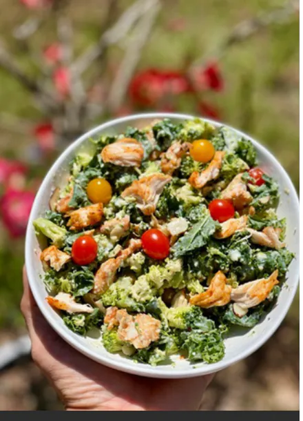 HEALTHY HIGH PROTEIN CHICKEN CAESAR SALAD