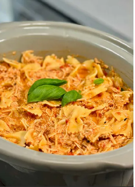 CREAMY TOMATO BASIL CHICKEN PASTA